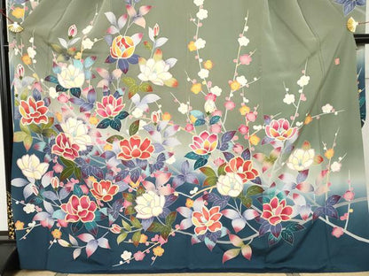 平和屋着物●豪華振袖　友禅　作家物　枝花文　暈し染め　ロング丈　正絹　逸品　AABJ3751cs