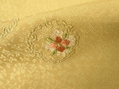 平和屋着物●上質な色無地　刺繍　堅牢染　ワンポイント　花丸文　卵色　金糸　反端付き　正絹　逸品　AABJ3763cs