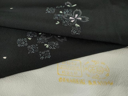 平和屋着物●上質な小紋　花蝶文　黒地　三越扱い　丹後ちりめん　反端付き　正絹　逸品　AABJ3765cs
