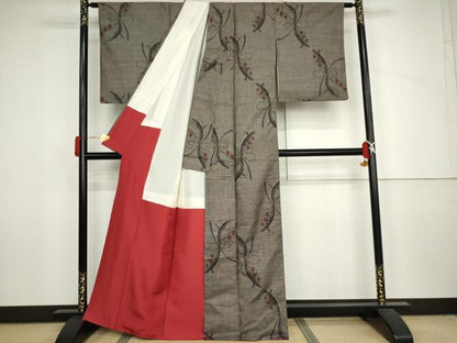 平和屋着物●本場大島紬　泥染め　カタス9マルキ　花唐草文　正絹　逸品　AABJ3823cs