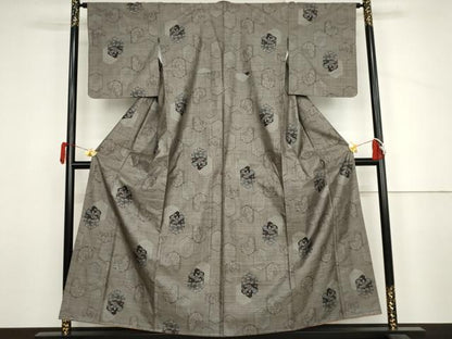 平和屋着物●本場大島紬　泥染め　カタス9マルキ　亀甲重ね草花文　正絹　逸品　未使用　AABJ3824cs