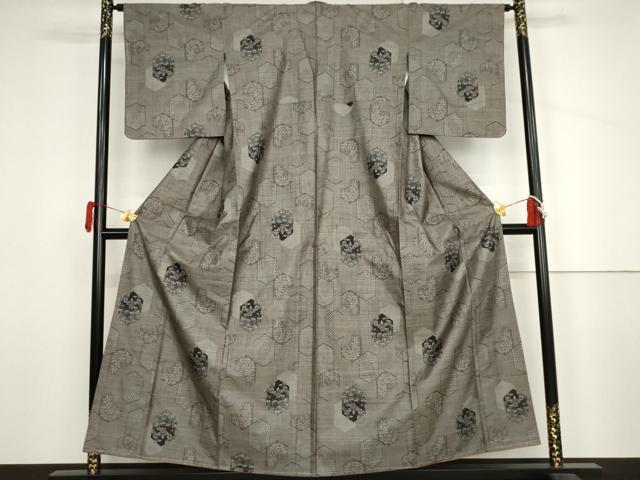 平和屋着物●本場大島紬　泥染め　カタス9マルキ　亀甲重ね草花文　正絹　逸品　未使用　AABJ3824cs