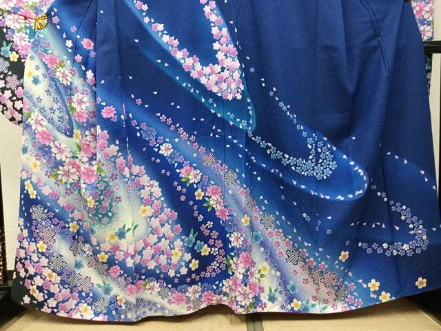 平和屋着物●豪華振袖　舞花文　暈し染め　銀通し地　正絹　逸品　AABJ3861ph