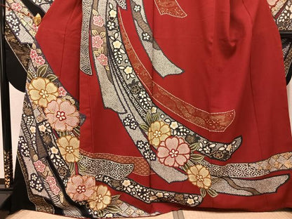 平和屋着物●豪華振袖　駒刺繍　舞花文　金彩　正絹　逸品　AABJ3930ph
