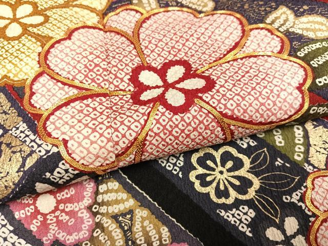 平和屋着物●豪華振袖　駒刺繍　舞花文　金彩　正絹　逸品　AABJ3930ph