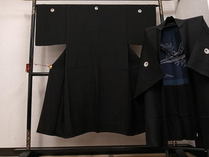 平和屋着物●男性　黒紋付・羽織セット　正絹　逸品　AABJ3959ph