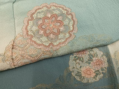 平和屋着物●訪問着　駒刺繍　中国三大刺繍　スワトウ刺繍　汕頭刺繍　雪輪草花文　暈し染め　金糸　正絹　逸品　AABJ3968ph