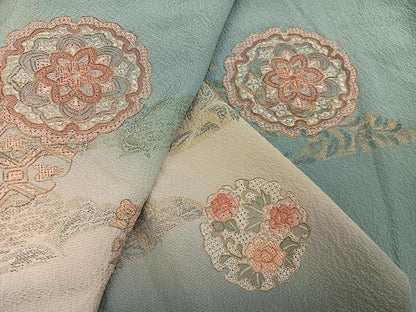 平和屋着物●訪問着　駒刺繍　中国三大刺繍　スワトウ刺繍　汕頭刺繍　雪輪草花文　暈し染め　金糸　正絹　逸品　AABJ3968ph