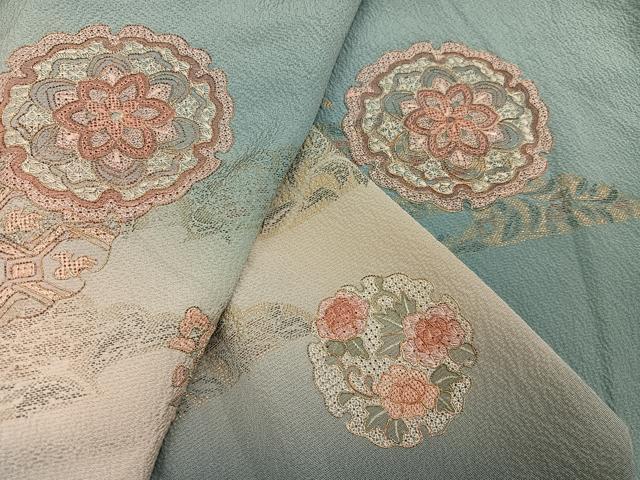 平和屋着物●訪問着　駒刺繍　中国三大刺繍　スワトウ刺繍　汕頭刺繍　雪輪草花文　暈し染め　金糸　正絹　逸品　AABJ3968ph