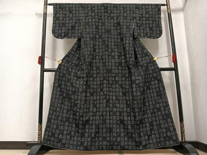 平和屋着物●上質な紬　文字文　黒地　正絹　逸品　AABJ3973ph