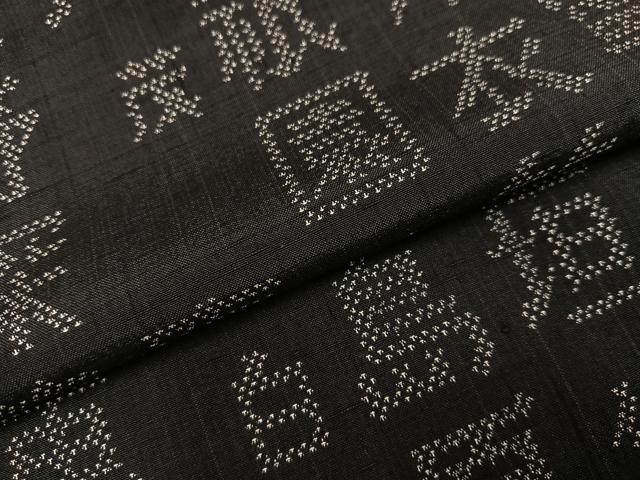 平和屋着物●上質な紬　文字文　黒地　正絹　逸品　AABJ3973ph