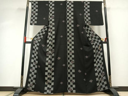 平和屋着物●染色作家　草野一騎　小紋　市松笹文　黒地　健勝苑扱い　正絹　逸品　AABJ4006fy