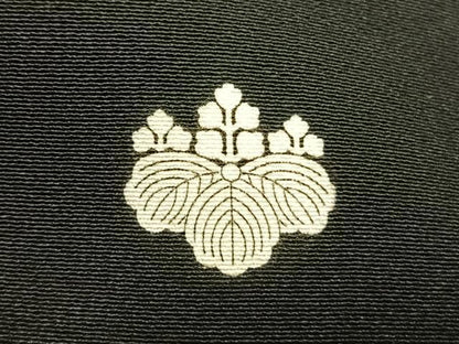 平和屋着物●豪華黒留袖　作家物　孔雀花文　金彩　正絹　逸品　AABJ4027fy