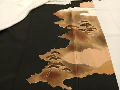 平和屋着物●中井淳夫　黒留袖　駒刺繍　人物風景文　金彩　正絹　逸品　AABJ4032fy