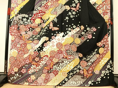 平和屋着物●豪華振袖　駒刺繍　絞り　花蝶文　黒地　金彩　銀通し地　正絹　逸品　AABJ4054fy