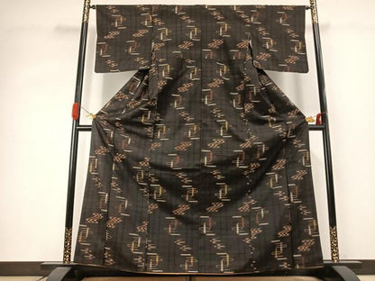 平和屋着物●国指定重要無形文化財　本場久米島紬　手織　正絹　逸品　AABJ4088fy