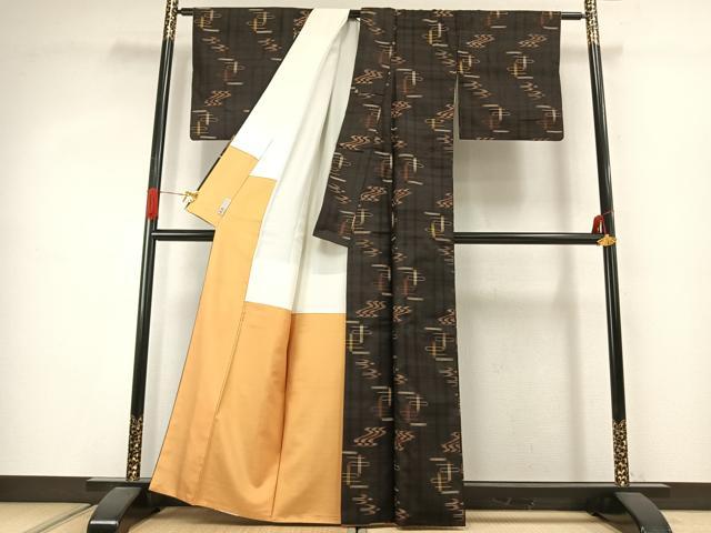 平和屋着物●国指定重要無形文化財　本場久米島紬　手織　正絹　逸品　AABJ4088fy