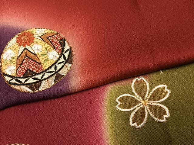 平和屋着物●豪華振袖　駒刺繍　毬　舞桜文　暈し染め　金糸　金彩　正絹　逸品　AABJ4161fy