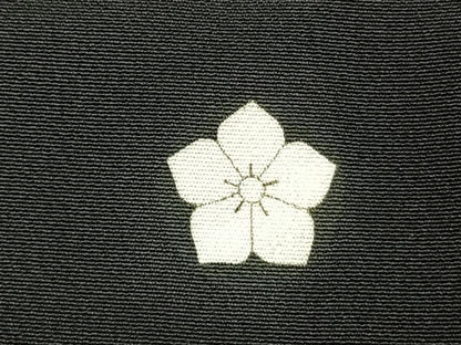 平和屋着物●豪華黒留袖　駒刺繍　御所車花鳥松文　金彩　正絹　逸品　AABJ4165fy