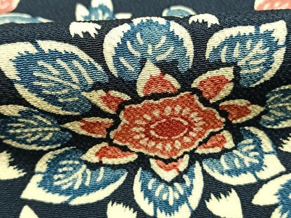 平和屋着物●上質な小紋　藍　型染め　花唐草文　鬼しぼ縮緬　正絹　逸品　未使用　AABJ4168fy
