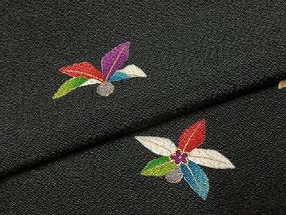 平和屋着物●上質な小紋　舞花文　黒地　金彩　鬼しぼ縮緬　正絹　逸品　AABJ4209fy