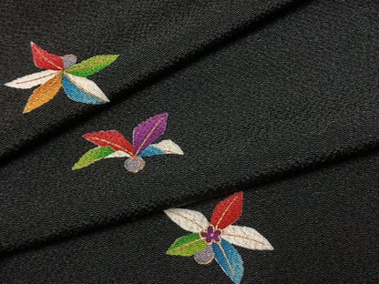 平和屋着物●上質な小紋　舞花文　黒地　金彩　鬼しぼ縮緬　正絹　逸品　AABJ4209fy