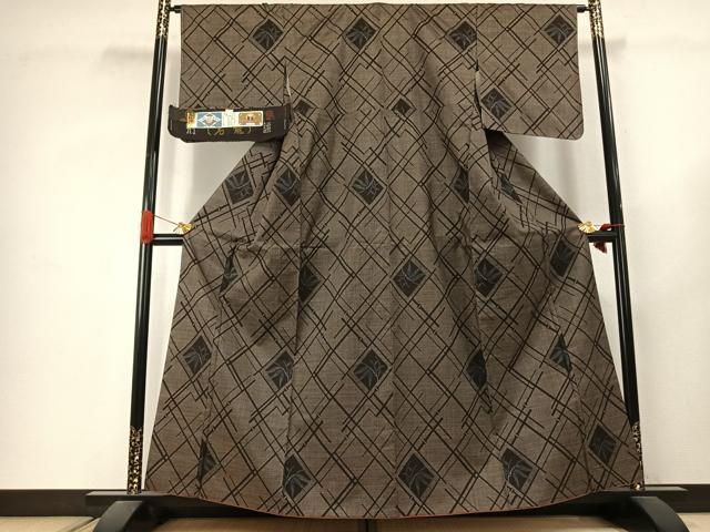 平和屋着物●本場大島紬　一元7マルキ　純泥染　手織　笹竹文　竜田朗作　証紙付き　正絹　逸品　未使用　AABJ4227fy