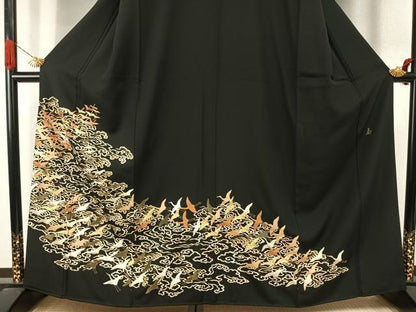 平和屋着物●豪華黒留袖　作家物　駒刺繍　飛鳥文　金糸　金彩　正絹　逸品　AABJ4289fy