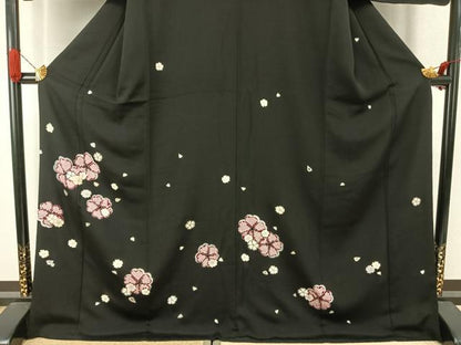 平和屋着物●訪問着　駒刺繍　舞花文　黒地　金彩　鬼しぼ縮緬　ロング丈　正絹　逸品　AABJ4290fy