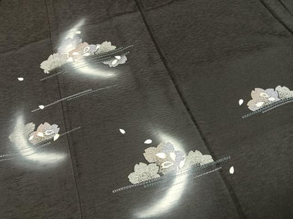 平和屋着物●訪問着　駒刺繍　舞桜文　暈し染め　黒地　金彩　正絹　逸品　AABJ4473fy