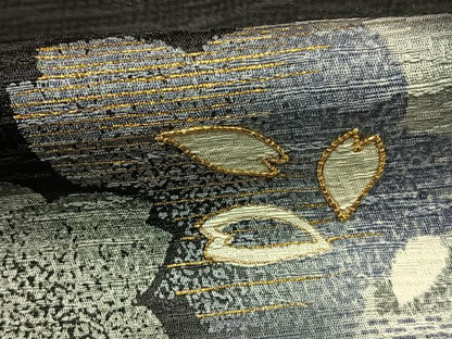 平和屋着物●訪問着　駒刺繍　舞桜文　暈し染め　黒地　金彩　正絹　逸品　AABJ4473fy