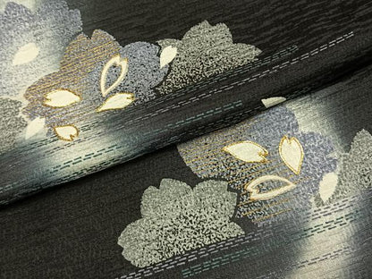 平和屋着物●訪問着　駒刺繍　舞桜文　暈し染め　黒地　金彩　正絹　逸品　AABJ4473fy