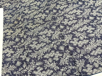 平和屋着物●本場染大島紬　型染め　草花文　正絹　逸品　AABJ4510fy