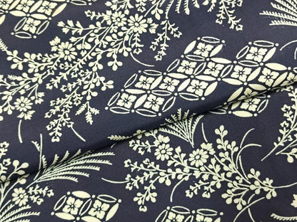 平和屋着物●本場染大島紬　型染め　草花文　正絹　逸品　AABJ4510fy