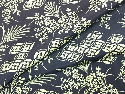 平和屋着物●本場染大島紬　型染め　草花文　正絹　逸品　AABJ4510fy