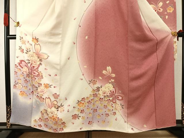 平和屋着物●豪華振袖　駒刺繍　花蝶文　暈し染め　金彩　銀通し地　さが美扱い　正絹　逸品　AABJ4544fy