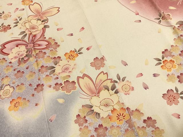 平和屋着物●豪華振袖　駒刺繍　花蝶文　暈し染め　金彩　銀通し地　さが美扱い　正絹　逸品　AABJ4544fy