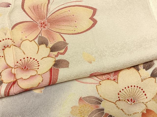 平和屋着物●豪華振袖　駒刺繍　花蝶文　暈し染め　金彩　銀通し地　さが美扱い　正絹　逸品　AABJ4544fy