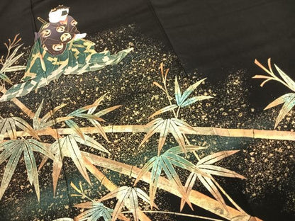 平和屋着物●ちぎり絵女流作家　谷口妙絵　黒留袖　枝梅　竹　人物文　暈し染め　金銀彩　正絹　逸品　AABJ4631fy