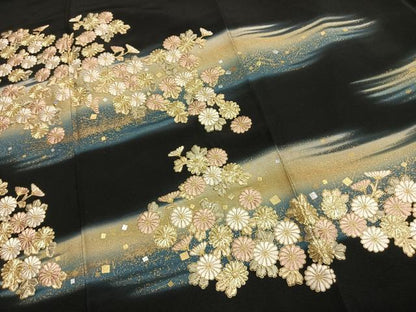 平和屋着物●金彩友禅作家　金彩の魔術師　堀省平　金煌織　黒留袖　駒刺繍　草花文　暈し染め　金銀彩　正絹　逸品　AABJ4695fy