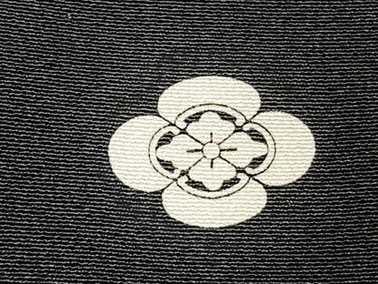 平和屋着物●金彩友禅作家　金彩の魔術師　堀省平　金煌織　黒留袖　駒刺繍　草花文　暈し染め　金銀彩　正絹　逸品　AABJ4695fy