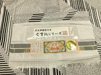 平和屋着物●本場縞大島紬　白大島　作家物　幾何学文様　堀之内織物謹製　証紙付き　正絹　逸品　AABJ4697fy