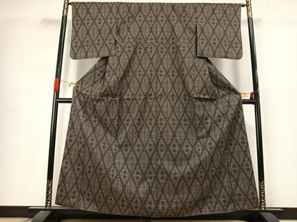 平和屋着物●本場大島紬　7マルキ　幾何学文様　正絹　逸品　AABJ4737fy