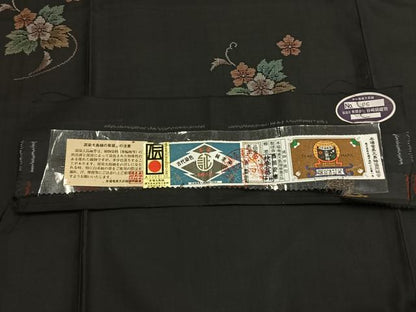 平和屋着物●本場大島紬　純泥染　手織　草花文　黒地　当田安憲作　やまと誂製　証紙付き　正絹　逸品　AABJ4743fy