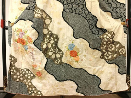 平和屋着物●豪華振袖　駒刺繍　絞り　片輪車花文　金彩　正絹　逸品　AABJ4774fy