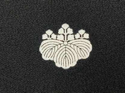 平和屋着物●豪華黒留袖　駒刺繍　花鳥文　金糸　金銀彩　正絹　逸品　AABJ4817fy