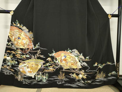 平和屋着物●創業460年・千總　黒留袖　駒刺繍　扇面御所車花文　金彩　正絹　逸品　AABJ4971ck