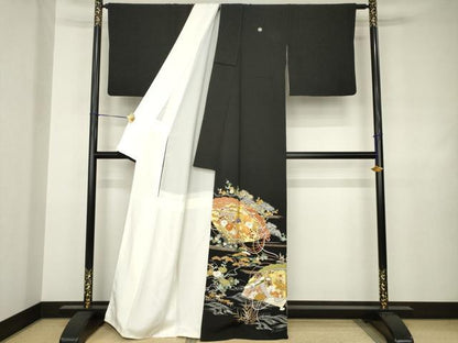 平和屋着物●創業460年・千總　黒留袖　駒刺繍　扇面御所車花文　金彩　正絹　逸品　AABJ4971ck