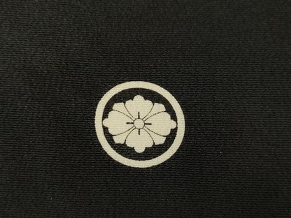平和屋着物●創業460年・千總　黒留袖　駒刺繍　扇面御所車花文　金彩　正絹　逸品　AABJ4971ck