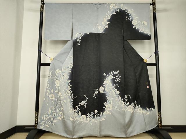 平和屋着物●東京友禅　菅有鬼一　訪問着　絞り　更紗花文　暈し染め　黒地　銀通し地　正絹　逸品　AABJ4979ck